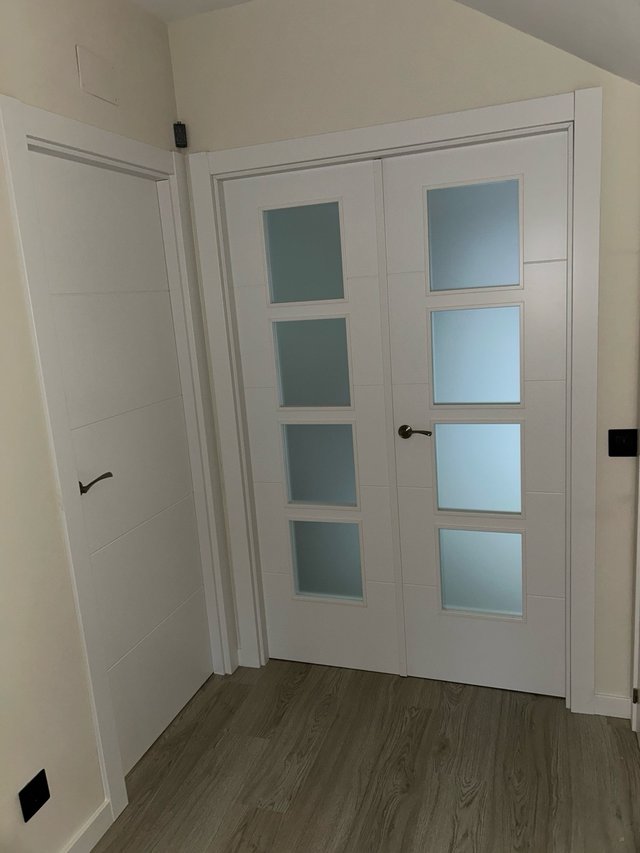 Instalación de puertas blancas