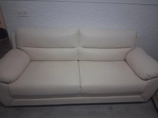 Sofá de piel sintética blanco,  casi sin usar
