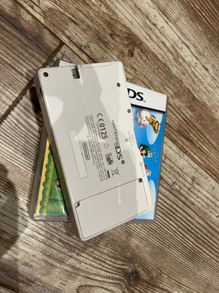 Nintendo DSi Blanca + Juego New Super Mario Bros.