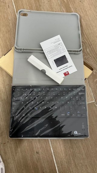TECLADO FUNDA TOUCHPAD  iPad A16 11Gen 2025 A3354