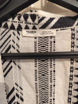 Chaqueta étnica blanca y negra