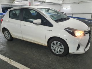 Toyota Yaris Hibrido automático