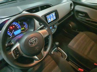 Toyota Yaris Hibrido automático