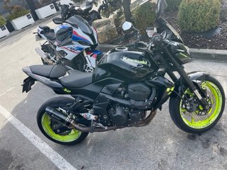 Kawasaki Z750 Negra y Verde