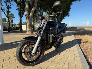 Yamaha FZ6 Naked Negra