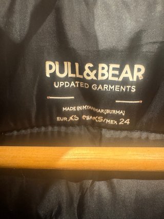 Plumífero negro con capucha Pull&Bear