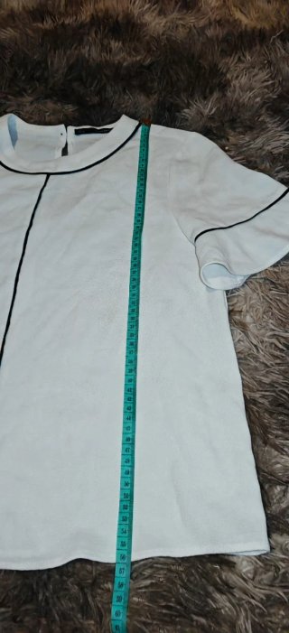 Blusa blanca con ribete negro Talla S