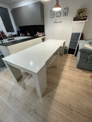 Mesa extensible blanca de madera