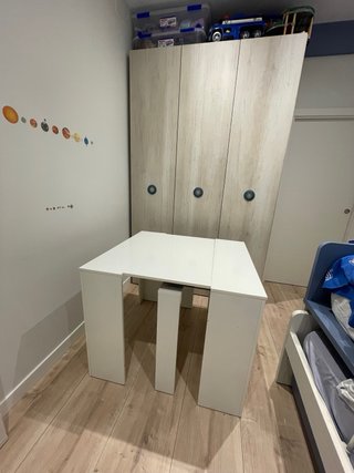 Mesa extensible blanca de madera