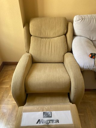 Sillón reclinable beige tela