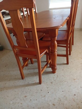Mesa y 6  sillas para restaurar