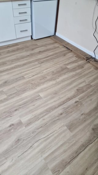 Suelo laminado tipo parquet
