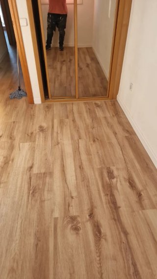Suelo laminado tipo parquet