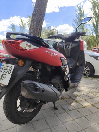 Yamaha NMAX 2022 Roja - 34.000 km