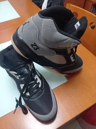 Zapatillas Jordan Talla 46 Negras y Grises