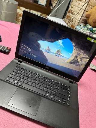 Computadora Acer Negra