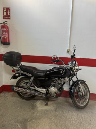 Yamaha YBR Custom 125 Negra