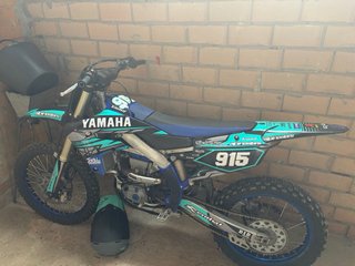 Yamaha Moto Cross Azul y Negra