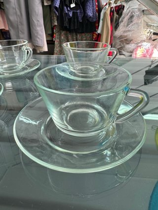 Juego de 4 tazas y platillos de cristal