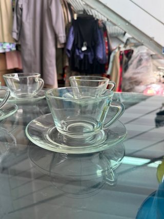 Juego de 4 tazas y platillos de cristal