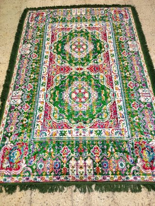 Alfombra antigua decorativa
