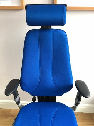 Silla de oficina ergonómica azul