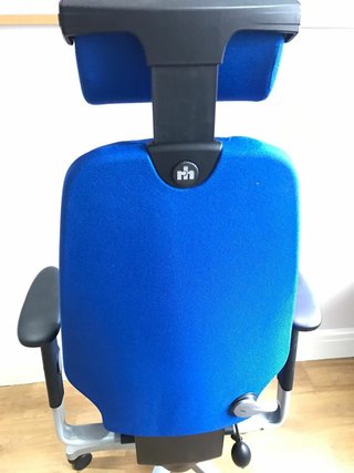 Silla de oficina ergonómica azul