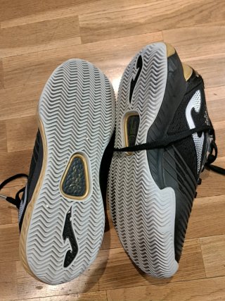 Zapatillas Joma Padel Negras y Doradas