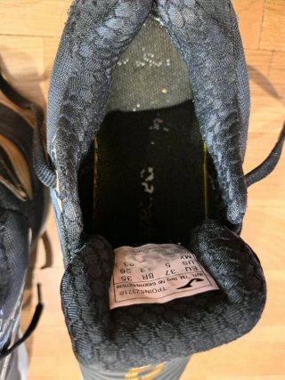 Zapatillas Joma Padel Negras y Doradas
