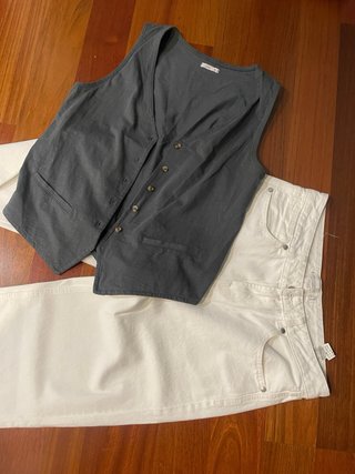 Vaqueros Stradivarius D03 blancos + chaleco regalo