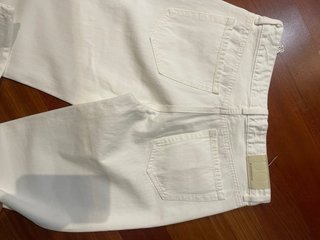 Vaqueros Stradivarius D03 blancos + chaleco regalo