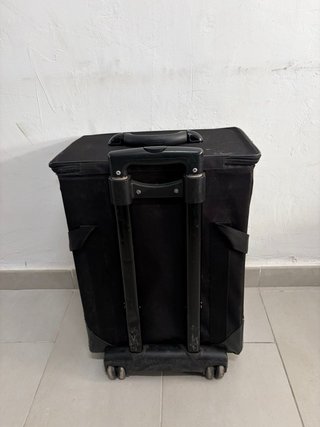 Maleta reforzada negra con ruedas