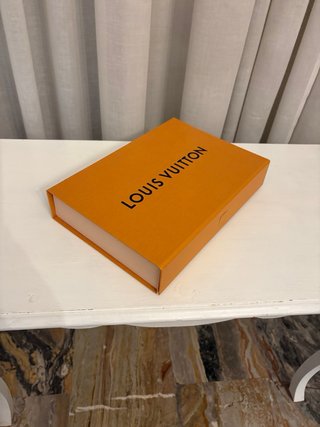Scatola Louis Vuitton originale con fiocco