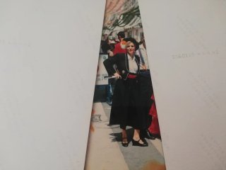 Traje Campera mujer negro y adornos plateados.