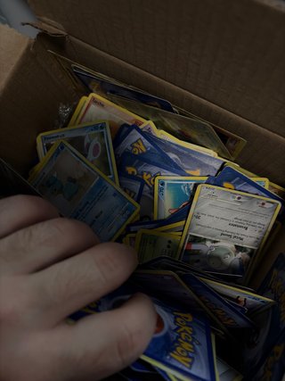 Caja de cartas Pokémon antiguas