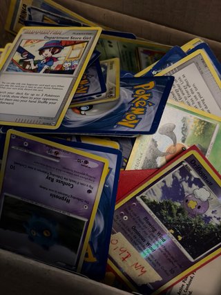 Caja de cartas Pokémon antiguas
