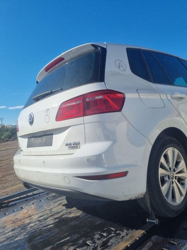 Puerta tras der volkswagen golf sportsvan vii 3512