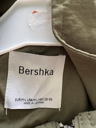 Cazadora bomber verde Bershka
