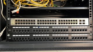 Switch D-Link Web Smart con Rack Metálico