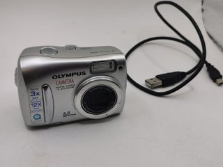 Cámara Olympus C-370 Zoom + Cable USB