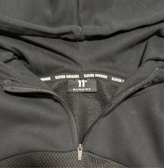 Sudadera Eleven Degrees Negra Media Cremallera