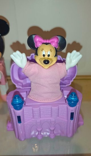 Figuras Minnie Mouse y Castillo