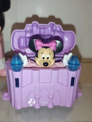 Figuras Minnie Mouse y Castillo