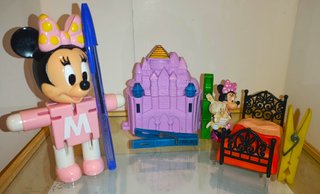 Figuras Minnie Mouse y Castillo