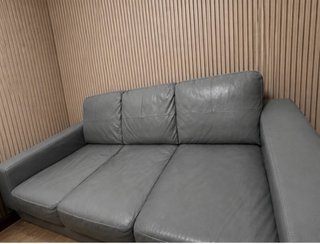 Sofá de 3 plazas en cuero gris