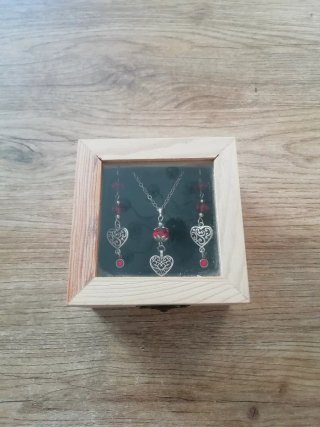 Colgante y pendientes de corazón