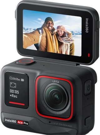 Cámara Insta360 Ace Pro Negra con carcasa de buceo