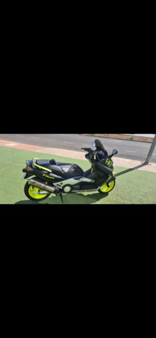 Yamaha TMAX 2001 Negro y Amarillo