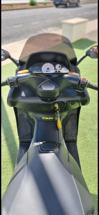 Yamaha TMAX 2001 Negro y Amarillo