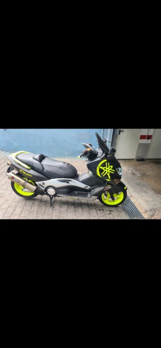 Yamaha TMAX 2001 Negro y Amarillo